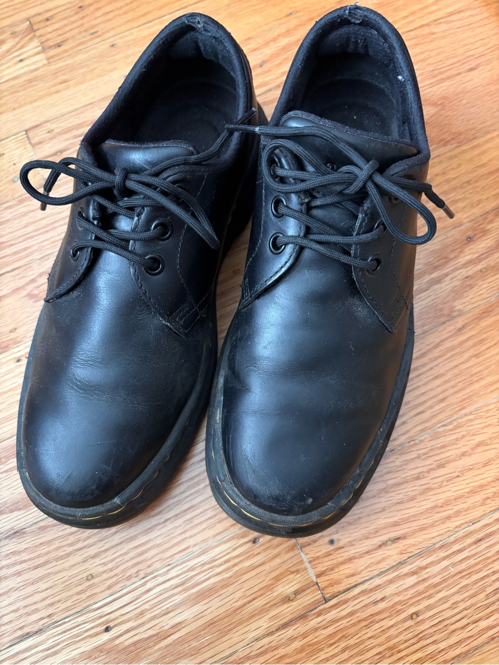 39 European Doc Martens Classic Black Leather Men's Shoes with Yellow Stitching